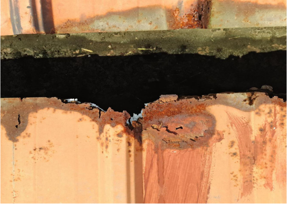 彩钢板屋面生锈原因分析