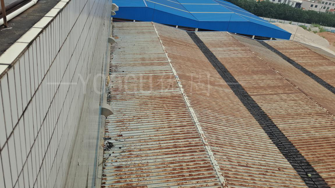 金属屋面锈蚀近景